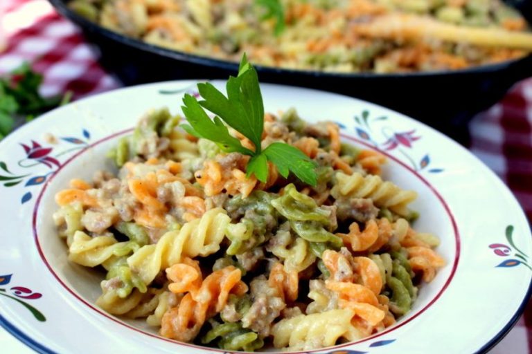 Macarrones con butifarra y bechamel