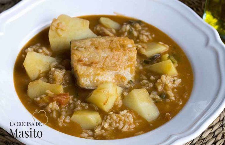 Patatas con arroz y bacalao