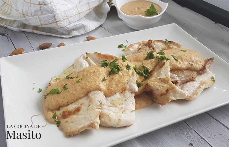 Pollo en salsa de almendras