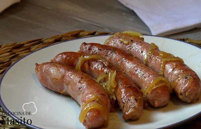 Salchichas frescas al vino