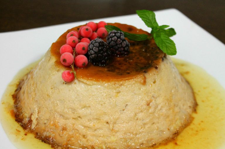 Cómo hacer flan de queso y mora. Flan de queso cremoso con cobertura de mermelada de mora casera, receta de La cocina de Masito
