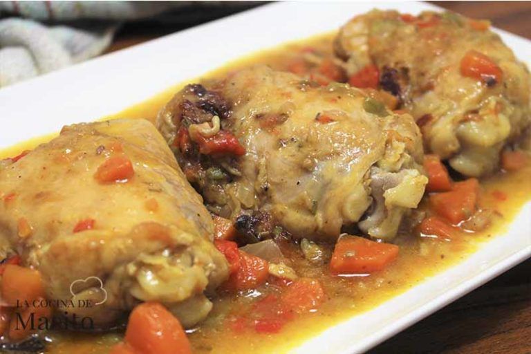 Receta de pollo en salsa tradicional. El pollo en salsa es un plato reconfortante y versátil que combina la jugosidad de una carne bien cocida con el encanto de una salsa rica y sabrosa.