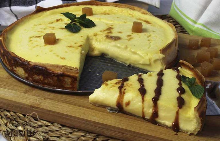 La receta de tarta de queso azul de Barraca, Murcia, es una exquisitez que combina la cremosidad del queso crema con el carácter distintivo del queso azul, resultando en un postre de sabor profundo y textura suave